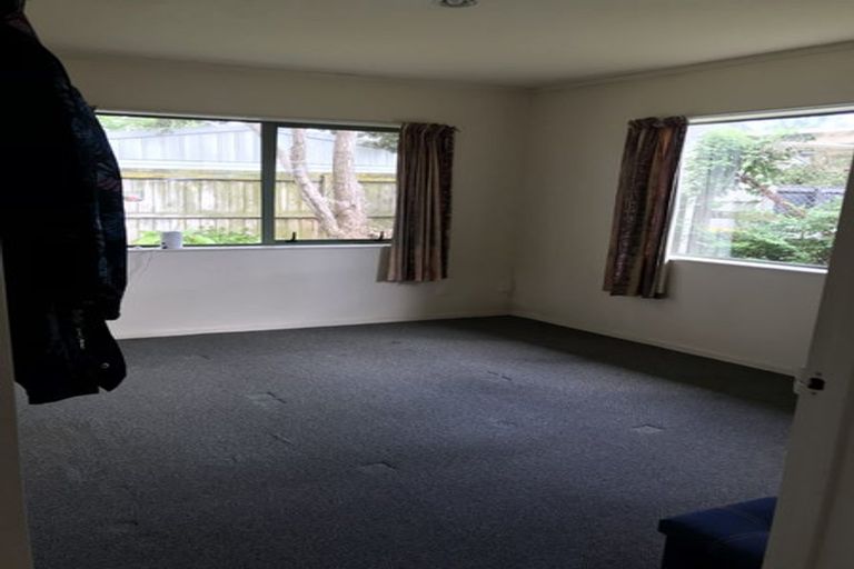 Photo of property in 4 Ingleby Place, Kelston, Auckland, 0602
