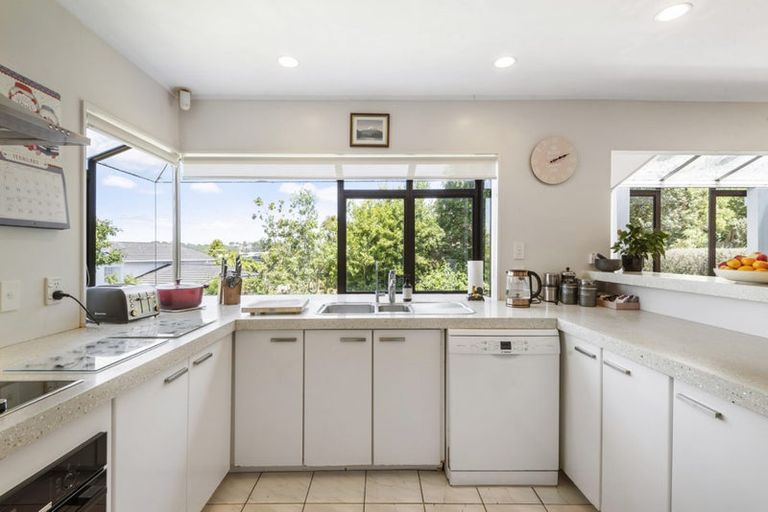 Photo of property in 20 Ronald Macken Place, Windsor Park, Auckland, 0632