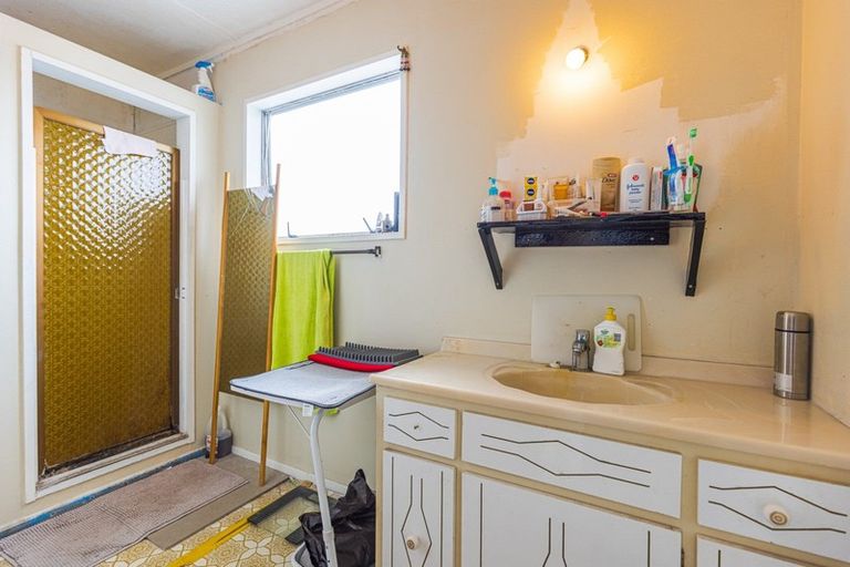 Photo of property in 215 Puriri Street, Castlecliff, Whanganui, 4501