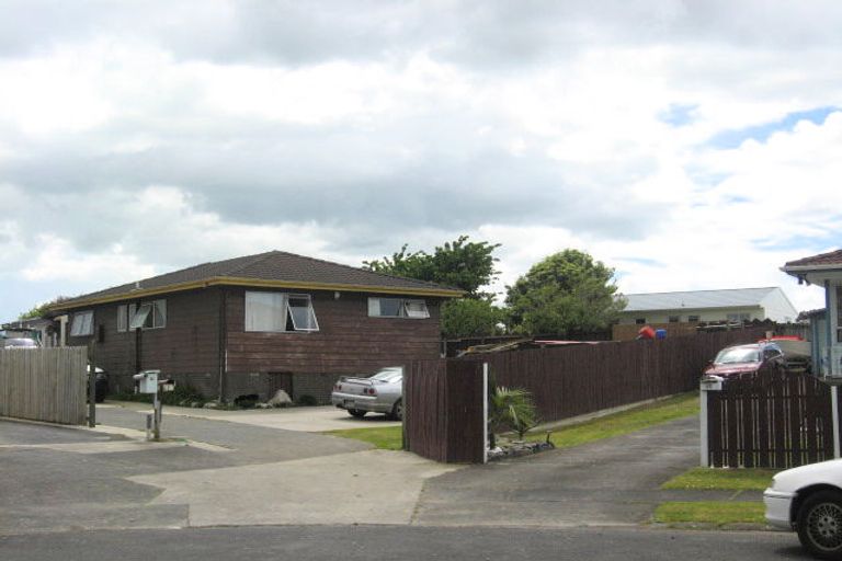 Photo of property in 19 Benton Place, Manurewa, Auckland, 2102