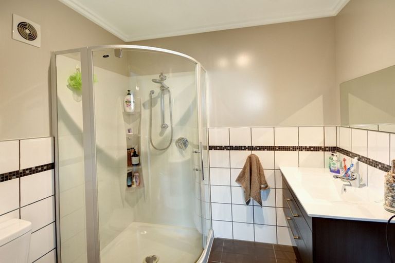 Photo of property in 70 Easther Crescent, Kew, Dunedin, 9012