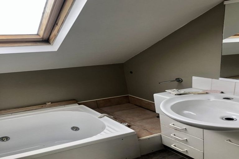 Photo of property in 2/19 Hills Road, Edgeware, Christchurch, 8013