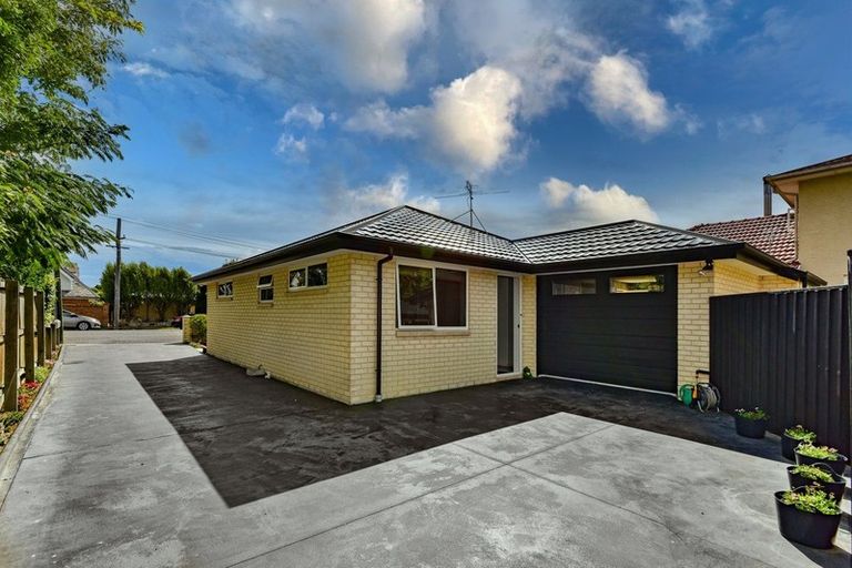 Photo of property in 1/220 Avonhead Road, Avonhead, Christchurch, 8042