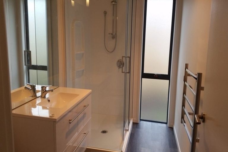 Photo of property in 12 Roto View, One Tree Point, 0118