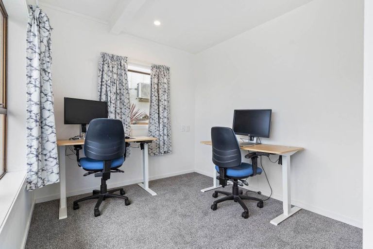 Photo of property in 4239a Great North Road, Glendene, Auckland, 0602