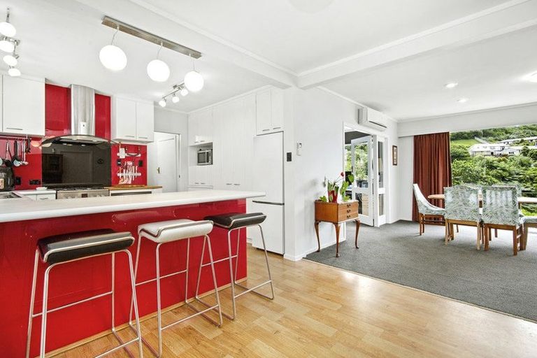 Photo of property in 33 Chester Road, Tawa, Wellington, 5028