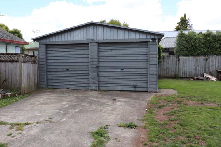 Photo of property in 5 Oak Avenue, Nawton, Hamilton, 3200