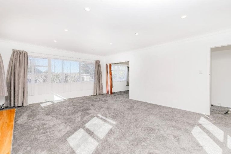 Photo of property in 1/510 East Coast Road, Windsor Park, Auckland, 0630