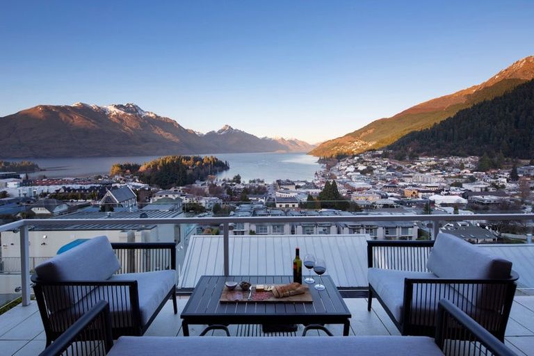 Photo of property in 55c Kent Street, Queenstown, 9300