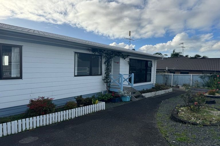 Photo of property in 2/112 Archers Road, Glenfield, Auckland, 0629