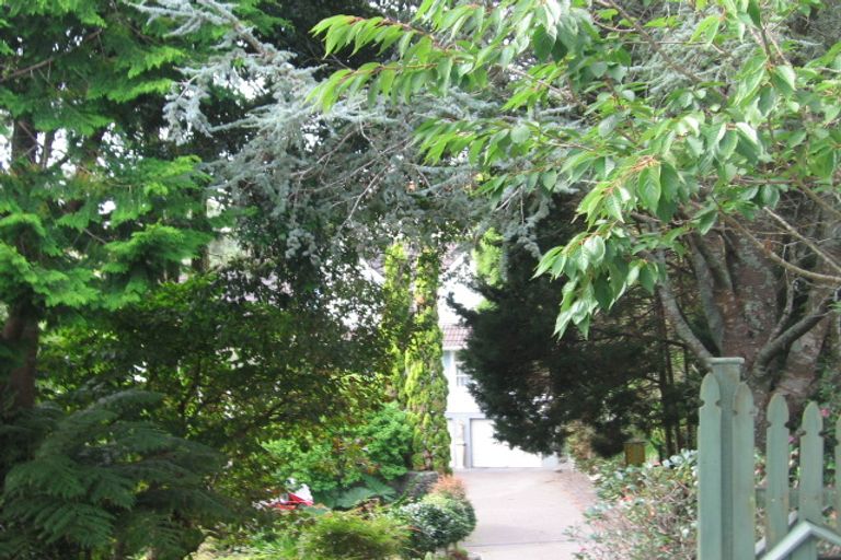 Photo of property in 32 Deane Avenue, Titirangi, Auckland, 0604