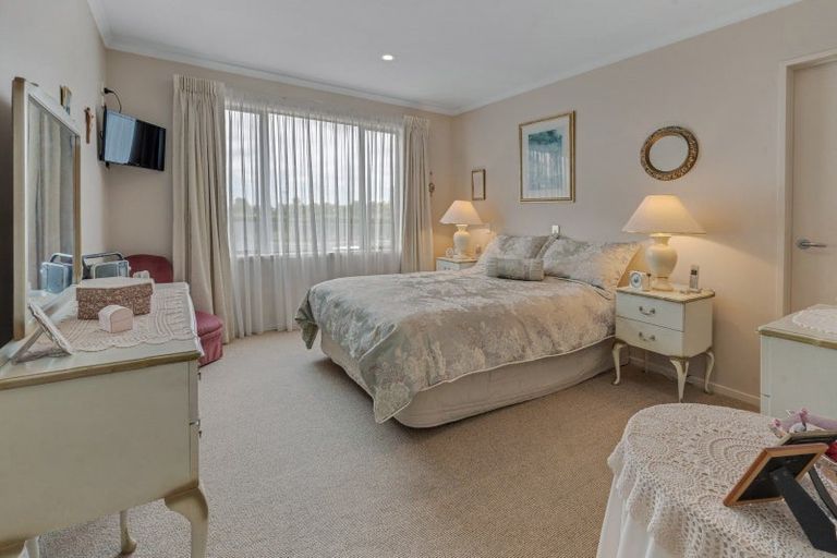 Photo of property in 100 Howe Street, Howick, Auckland, 2014