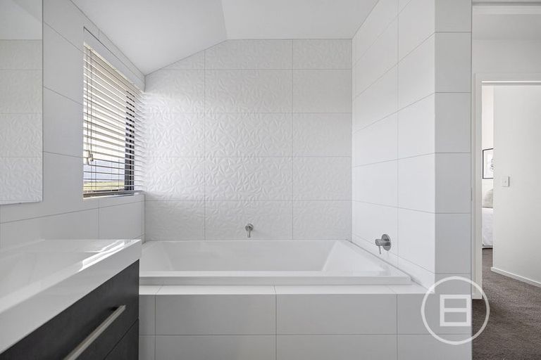 Photo of property in 9 Falconer Rise, Jacks Point, Queenstown, 9371