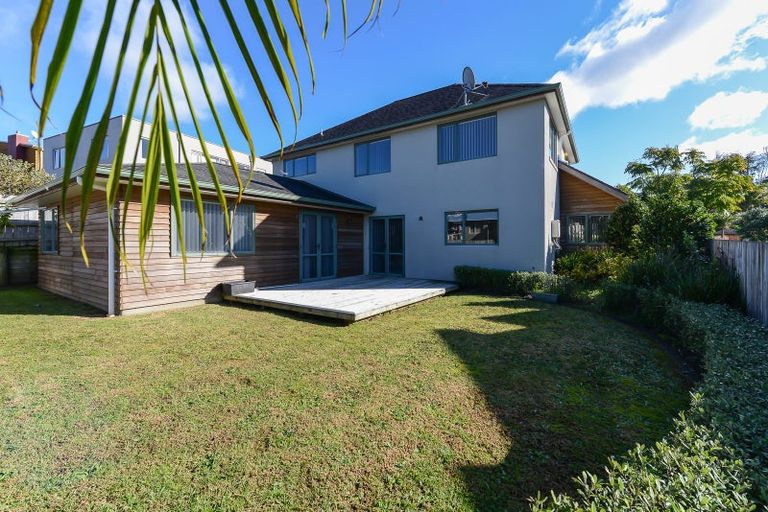 Photo of property in 76 Medallion Drive, Oteha, Auckland, 0632