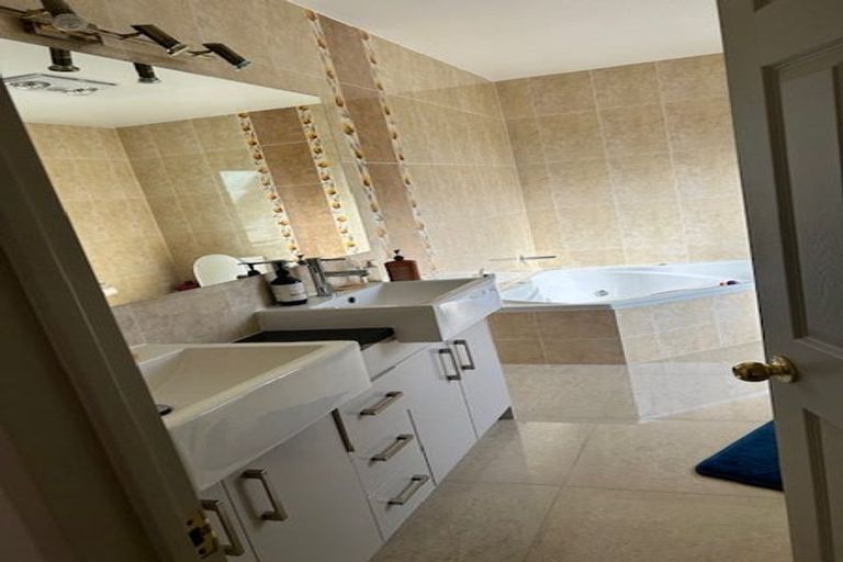 Photo of property in 40 Kestev Drive, Flat Bush, Auckland, 2016