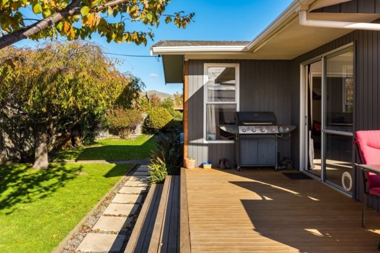 Photo of property in 2 Lynley Crescent, Blenheim, 7201