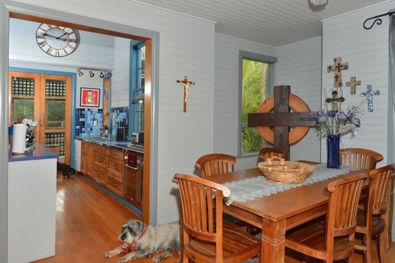 Photo of property in 305 Whananaki Road North, Opuawhanga, Hikurangi, 0181