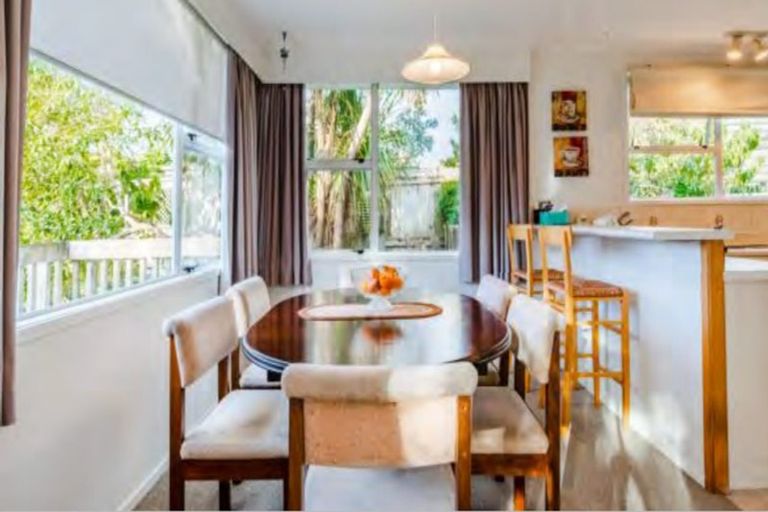 Photo of property in 61 Sheridan Drive, New Lynn, Auckland, 0600