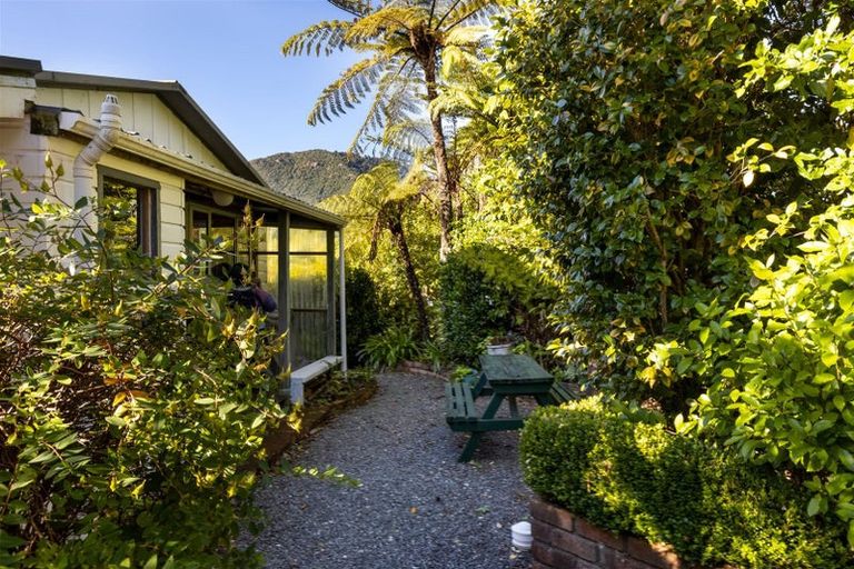 Photo of property in 659 Queen Charlotte Drive, Havelock, Picton, 7281