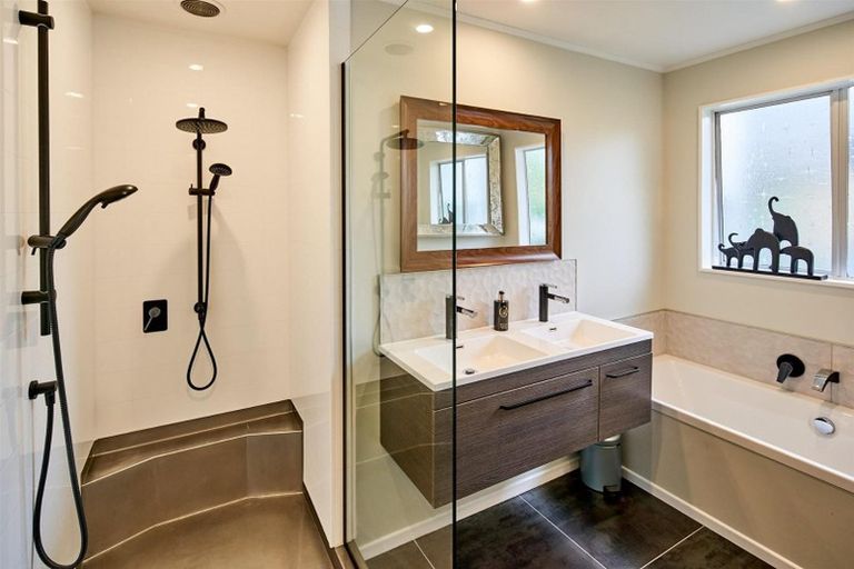 Photo of property in 12b Bell Street, Tawa, Wellington, 5028