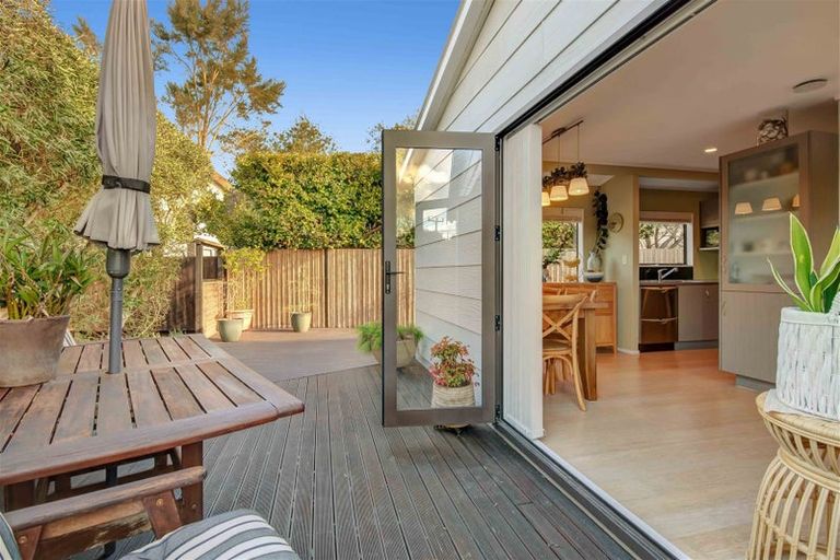 Photo of property in 39 D'oyly Drive, Stanmore Bay, Whangaparaoa, 0932