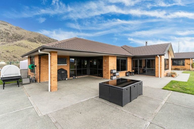 Photo of property in 10 Hardacre Place, Omarama, 9412