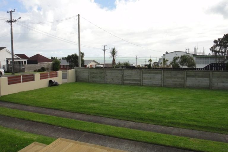Photo of property in 19 Pitcairn Street, Oakura, 4314