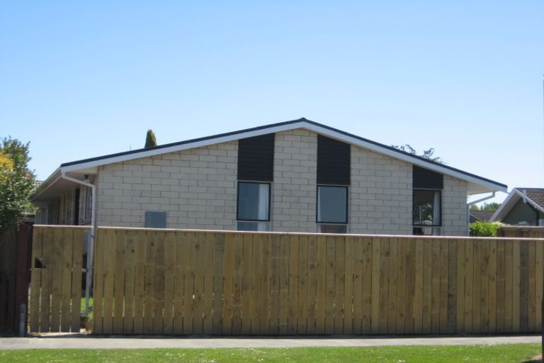 Photo of property in 1/39 Oldwood Street, Bishopdale, Christchurch, 8053