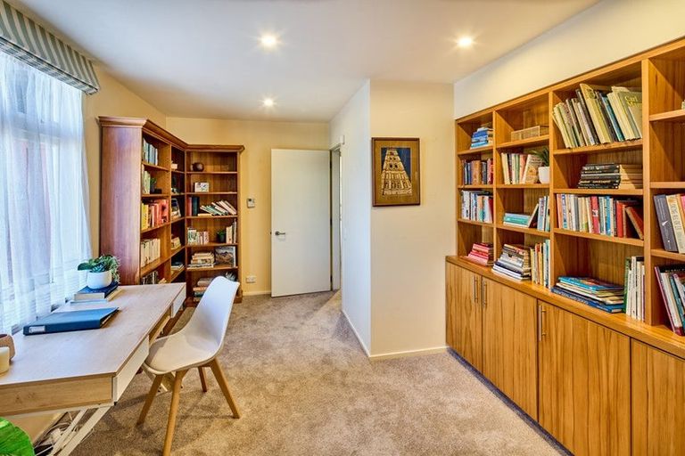 Photo of property in 63 Roxburgh Street, Mount Victoria, Wellington, 6011