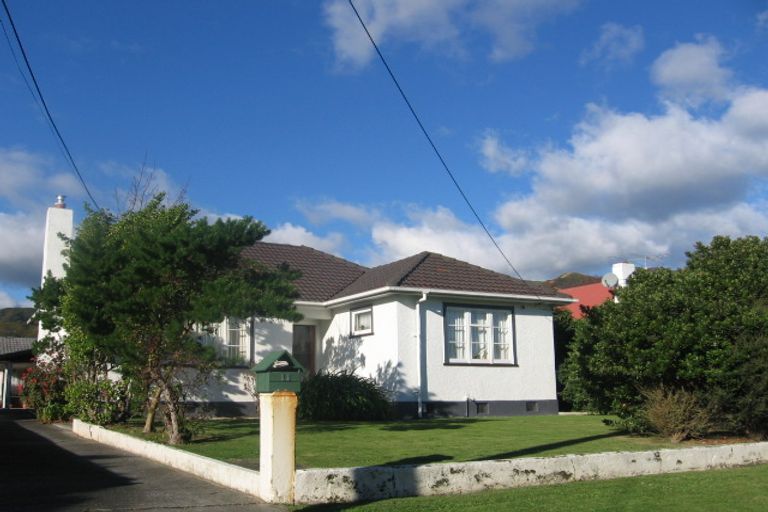 Photo of property in 11 Vincent Street, Waterloo, Lower Hutt, 5011