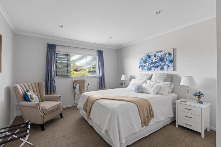 Photo of property in 60 Chesterfield Way, Orewa, 0931