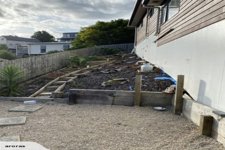 Photo of property in 3/20 Glen Vista Place, Bayview, Auckland, 0629