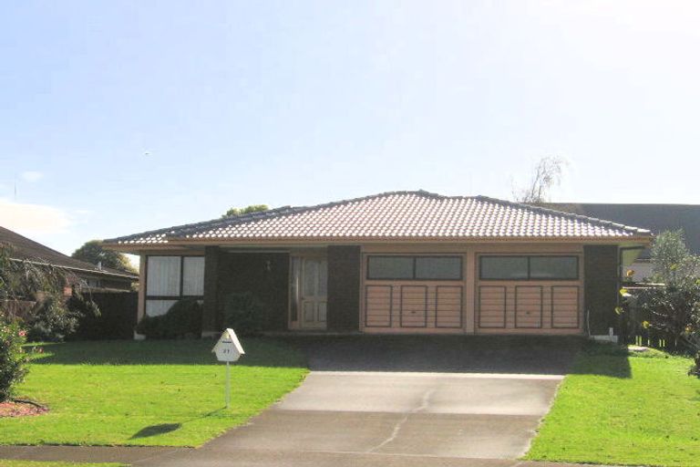 Photo of property in 21 Woodview Rise, Botany Downs, Auckland, 2010