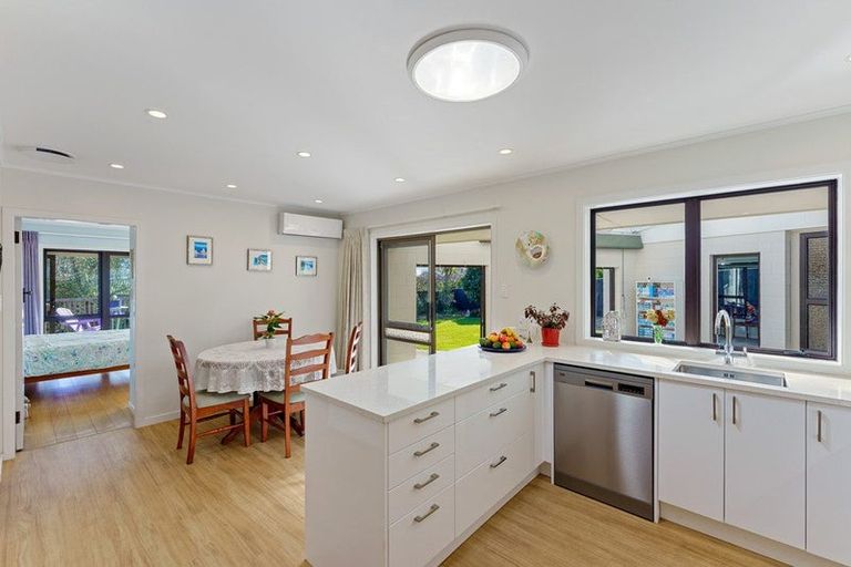 Photo of property in 10 Winara Avenue, Waikanae, 5036