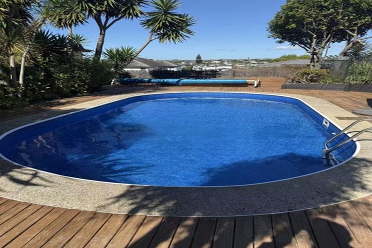 Photo of property in 2/18 Stanley Avenue, Milford, Auckland, 0620