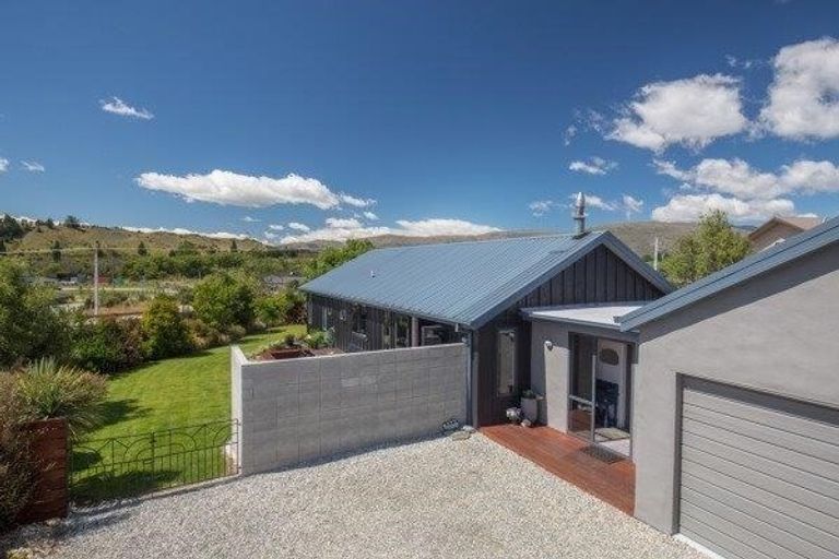 Photo of property in 25 Frye Crescent, Albert Town, Wanaka, 9305
