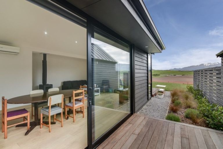 Photo of property in 12 Fife Court, Jacks Point, Queenstown, 9371