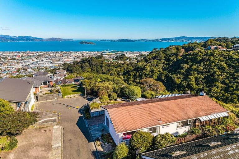 Photo of property in 22 Bushey Way, Maungaraki, Lower Hutt, 5010