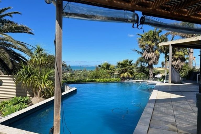 Photo of property in 52 Sunnyheights Road, Orewa, 0931