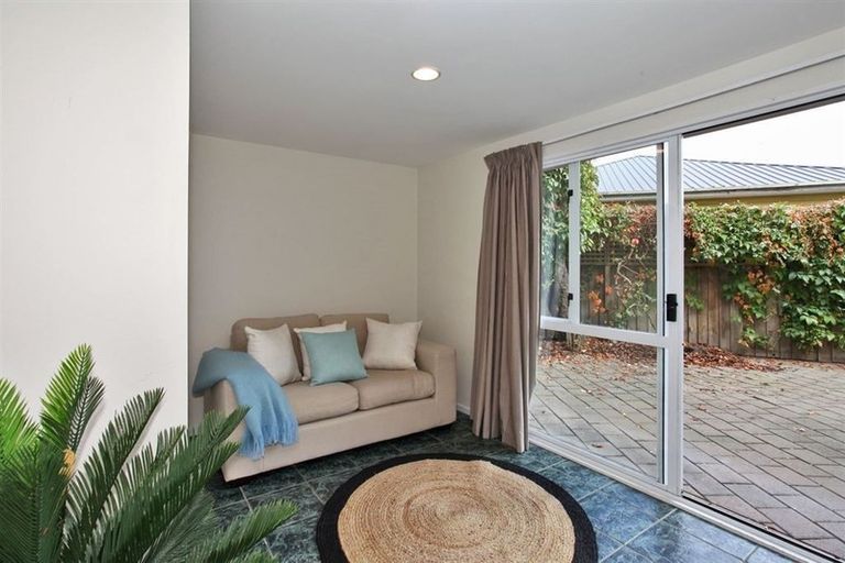 Photo of property in 2/27 Maxwell Street, Riccarton, Christchurch, 8041