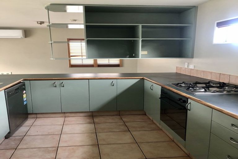 Photo of property in 2/19 Hills Road, Edgeware, Christchurch, 8013