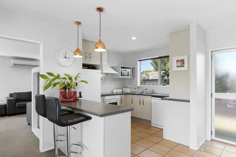 Photo of property in 2 Kahukura Road, Hei Hei, Christchurch, 8042