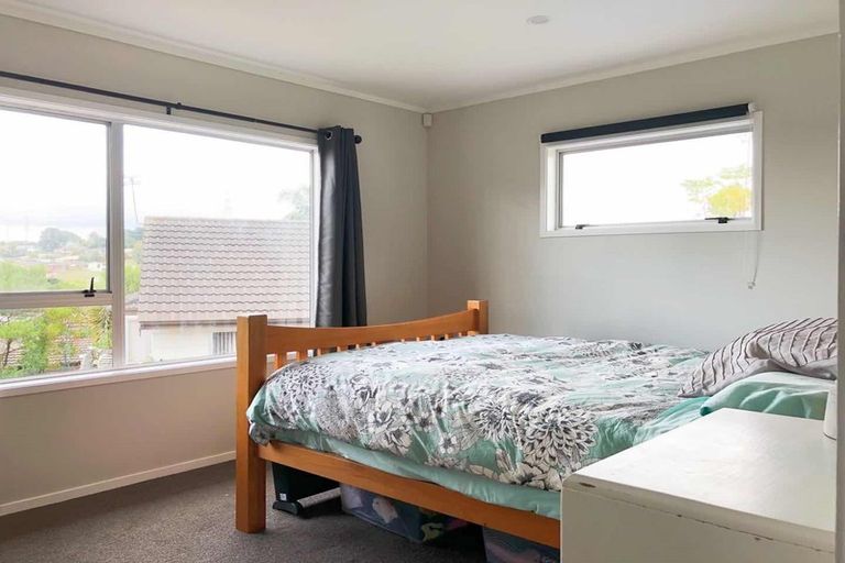 Photo of property in 22 Cedar Heights Avenue, Massey, Auckland, 0614