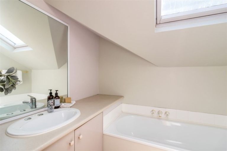 Photo of property in 6 Thornycroft Street, Fendalton, Christchurch, 8052