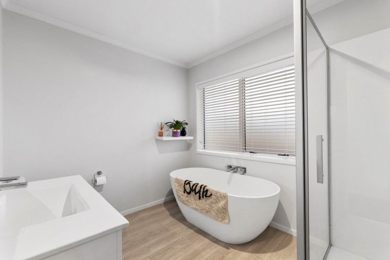 Photo of property in 57 Te Kio Crescent, Papamoa Beach, Papamoa, 3118