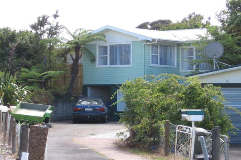 Photo of property in 14a Cajero Place, Green Bay, Auckland, 0604
