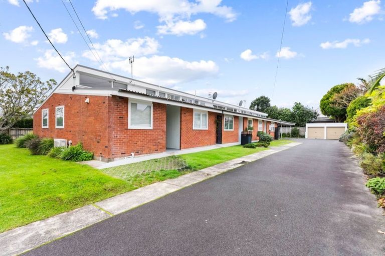Photo of property in 3/6 North Avenue, Narrow Neck, Auckland, 0624