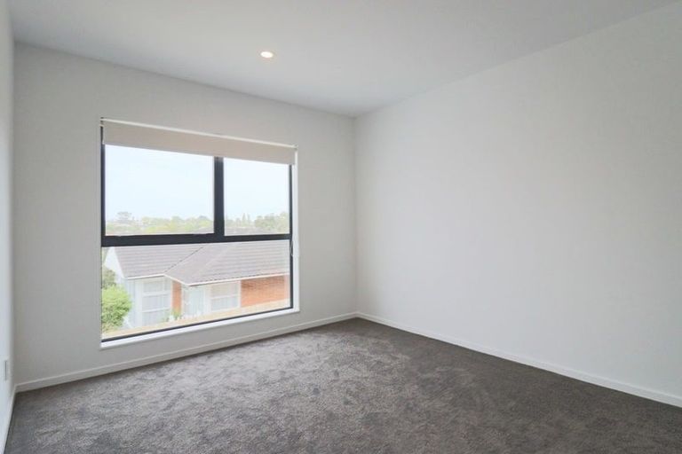 Photo of property in 62a Glenmore Road, Sunnyhills, Auckland, 2010