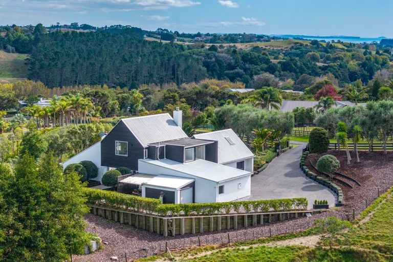 Photo of property in 122 Brownhill Road, Whitford, Manurewa, 2576