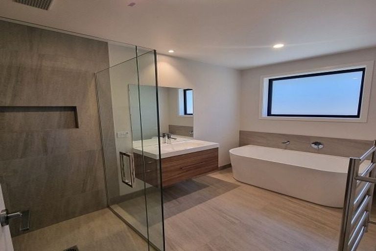 Photo of property in 34 Cheviot Street, Jacks Point, 9371